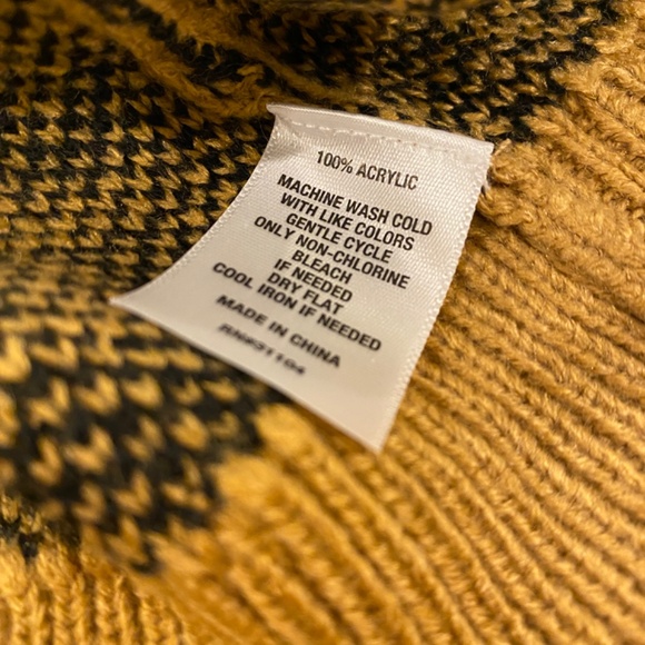 Animal Print Winter Sweater By Crown And Ivy Size M 100% Acrylic - Picture 6 of 8